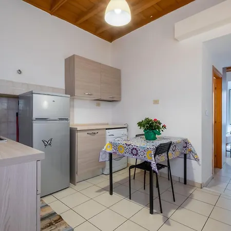 Ht Bilo 2 Colosseo Апартаменты *